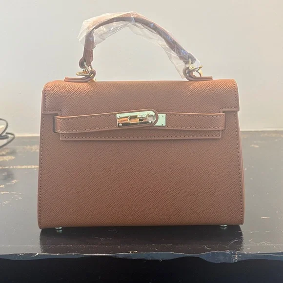 Elegant Tan Handbag - Picture 1 of 4